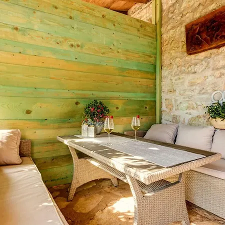 Casa Romantica בית הארחה Vilanija